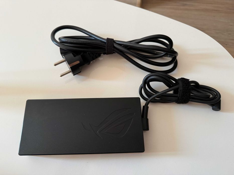 Блок за зареждане на лаптоп Asus Rog 240w
