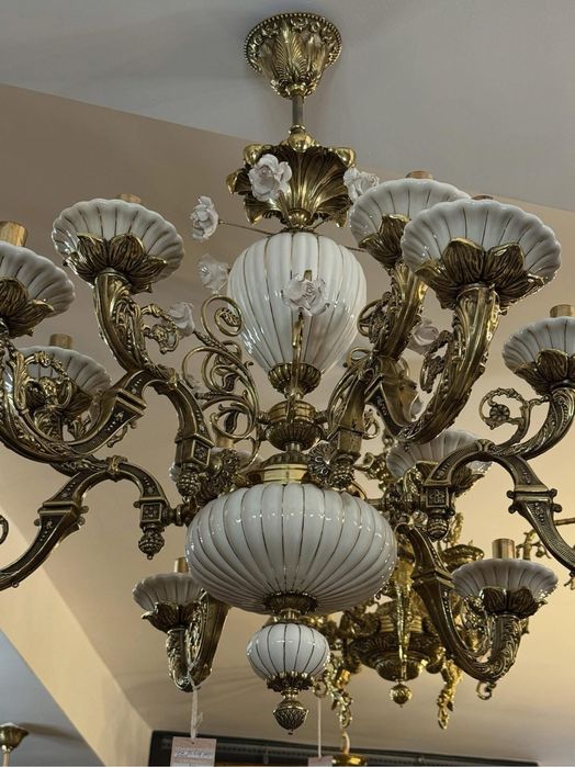 Candelabru bronz masiv si portelan