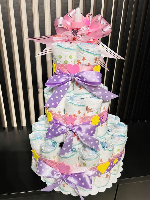 Tort din scutece pentru bebelusi 3 etaje