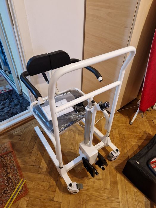 Vand scaun electric multifunctional pentru persoane cu dezabilitati