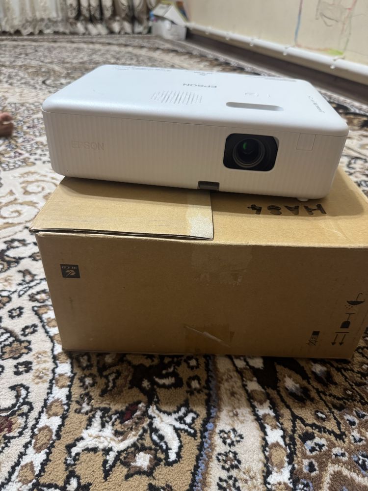 Epson proektor CO-WX01 EEB Model HA86B