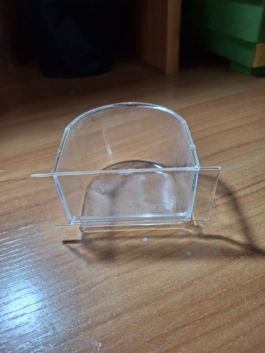 Продам кормушку и гнездо для попугаев