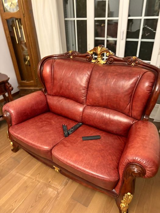 Vând set canapele din piele naturala,calitate extra,plus două mese.  l