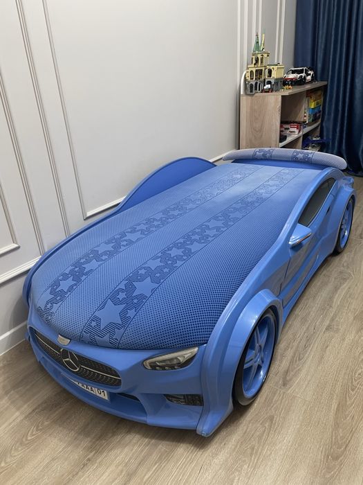 Продам кроватку- машинку (детская кровать)