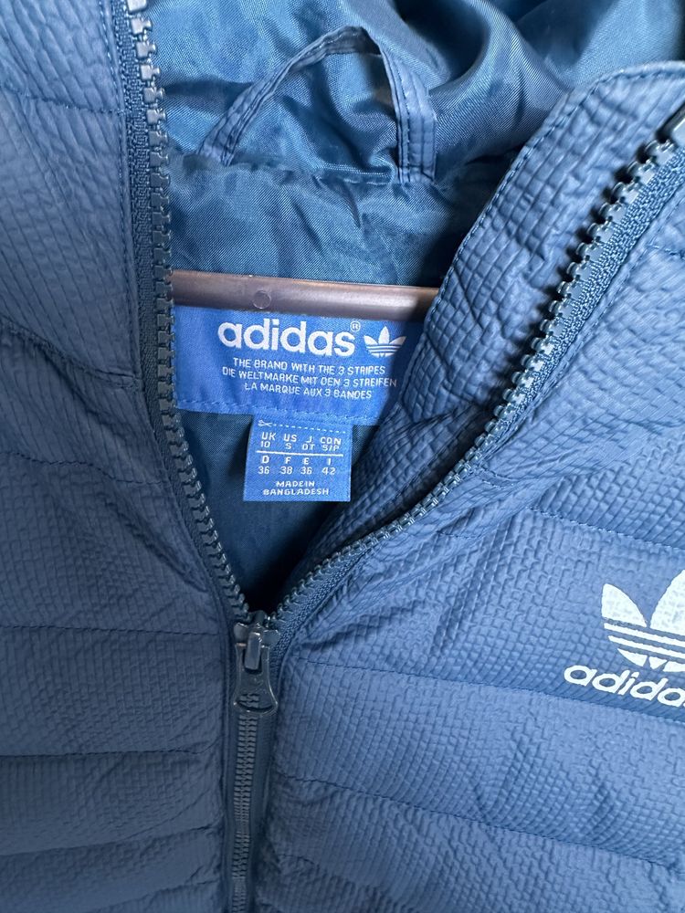 Яке Adidas като ново