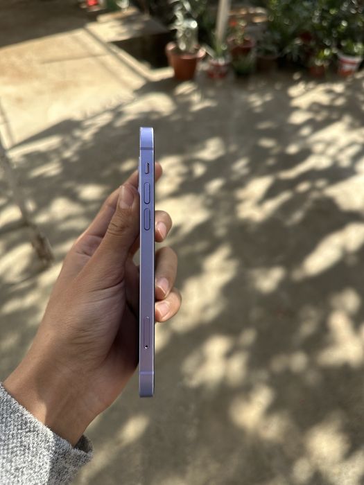 Iphone 12 64/79 aybi yuq srochni sotiladi