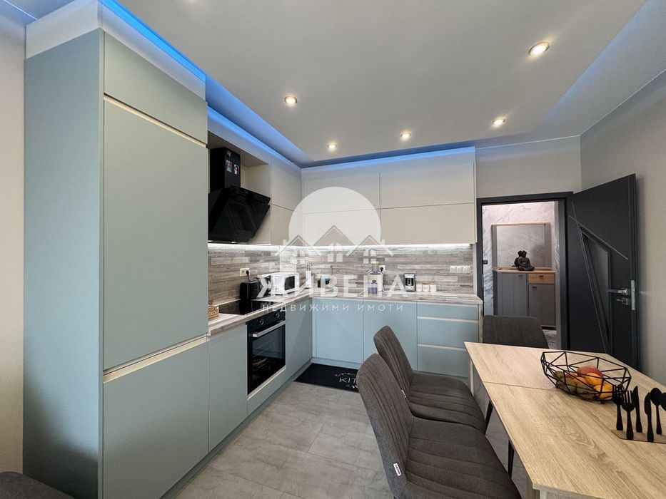 Само от Живена! Продава обзаведен 3-стаен апартамент, к.к. Св.Св. Кон