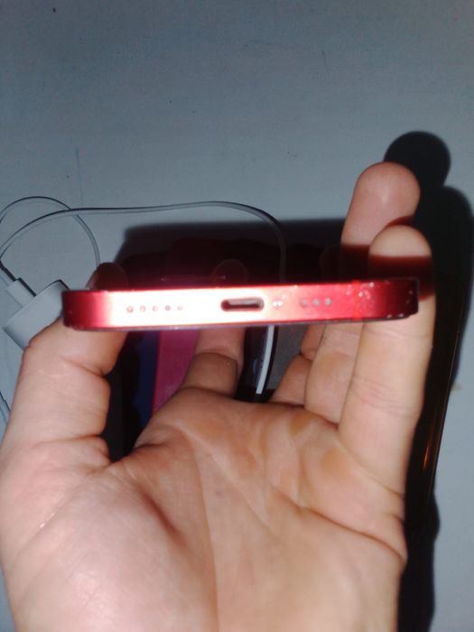 Продам Айфон 12.