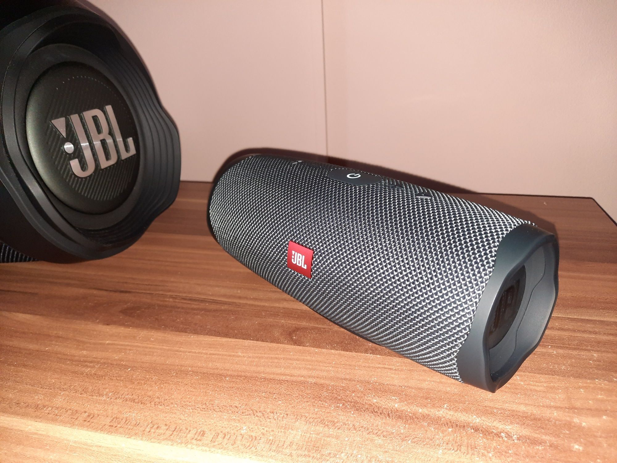 Vând boxă portabilă JBL Charge Essential 2 ORIGINAL