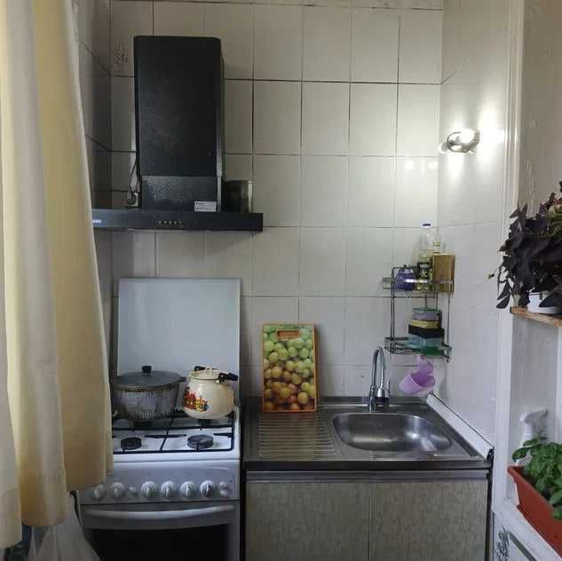 Купить двух комнатную квартиру на Юнусабаде 15 квартал, м Туркистон !