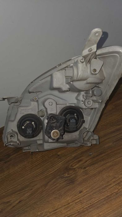 Десен фар за Toyota Corolla Verso / Тойота Корола Версо 2003г.