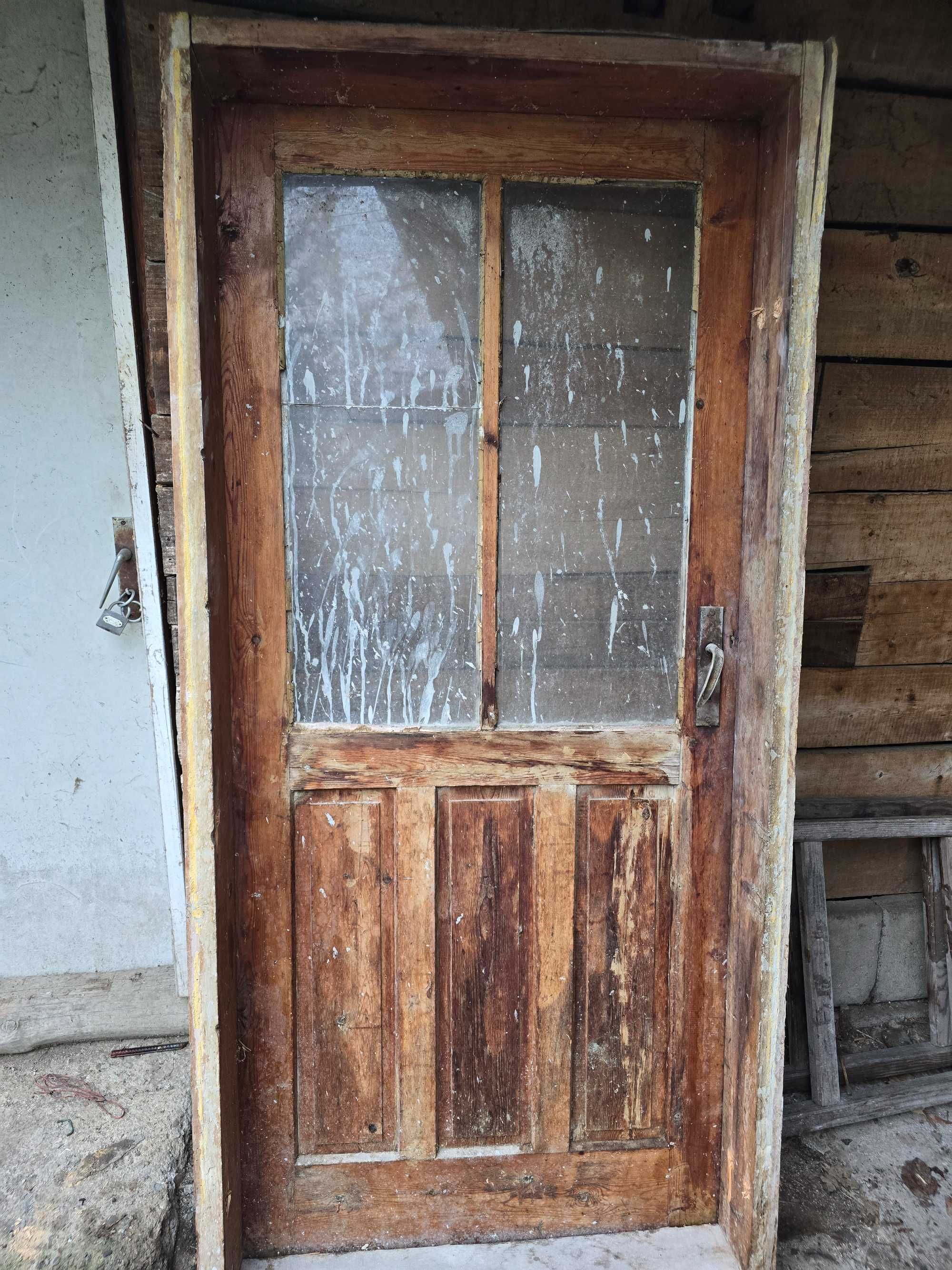 Дървени прозорци със касите