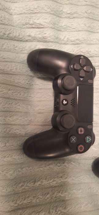 Ps4 slim doua controlere și jocuri