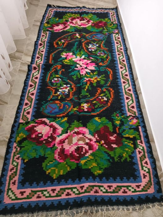 Vând macate și carpete