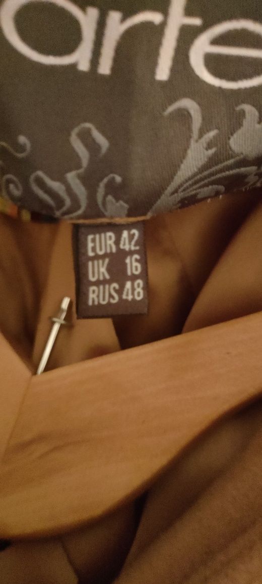 Продам кашемировые пальто женское песочно-бежевого цвета, шерсть,
