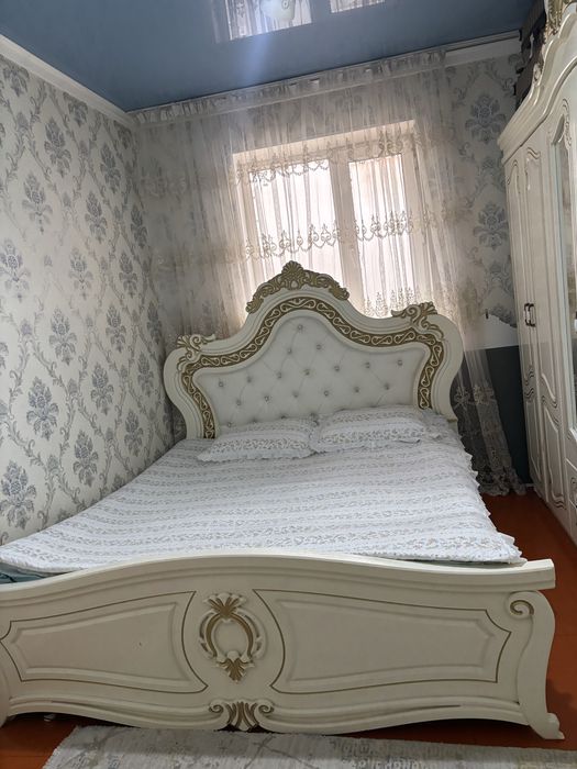 кровать двуспальная