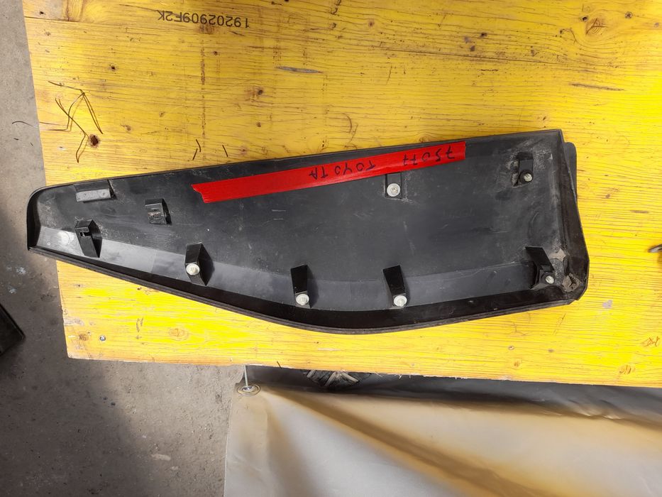 Лайсна калник  тойота ярис крос 2022г Toyota jaris Cross