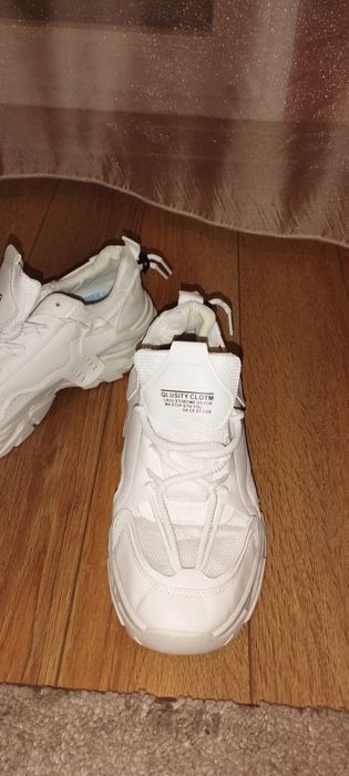 Нови Маратонки в бяло