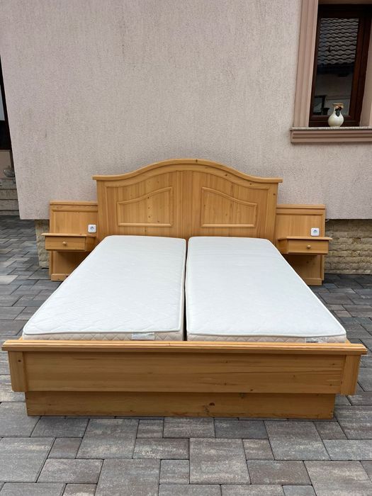 Pat dormitor 1,60m × 2m lemn masiv inclus saltele, somiere și noptiere