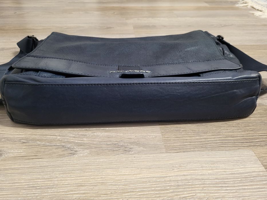 Geanta laptop crossbody piele Piquadro