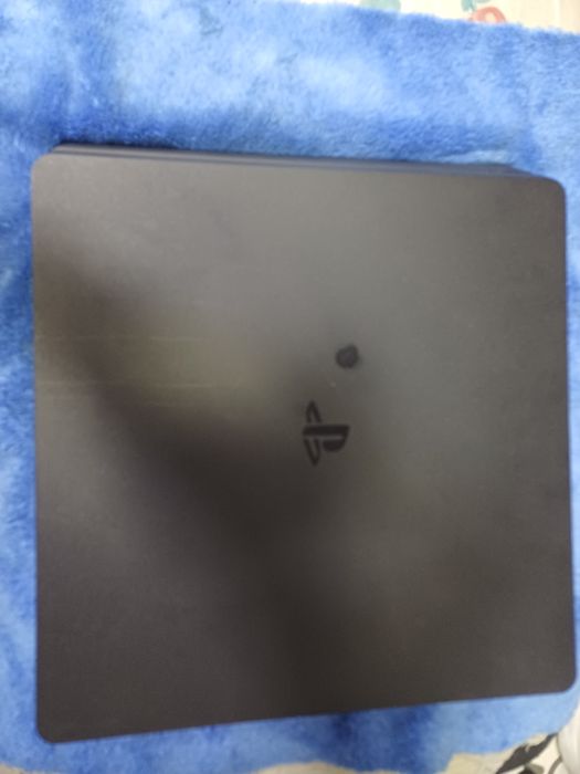 PlayStation sony  tayor ishlashi zor ukamki oynmayapti 2 pult 2 dick b