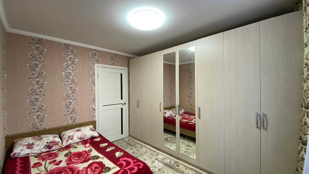 Продаётся 4-х комнатная квартира улучшенной планировки. Срочно. Торг.