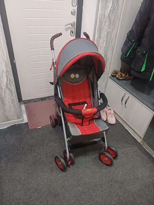 Продаётся прогулочная коляска трость