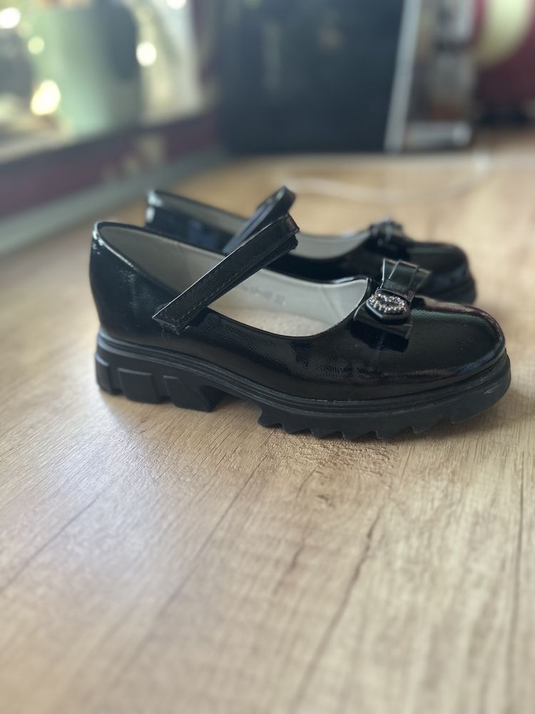 Pantofi negri lac - mărimea 33