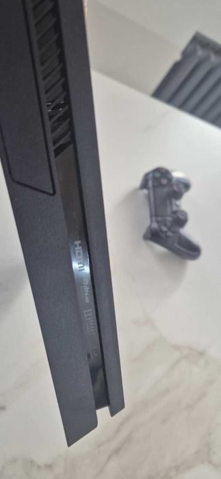 PlayStation 4 Pro 1TB + 2 контролера