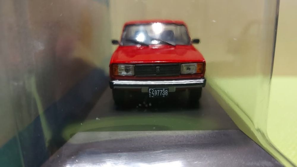 Lada 2105. Цена: 50лв. (1/775). Мащаб 1:43, метал и пластмаса