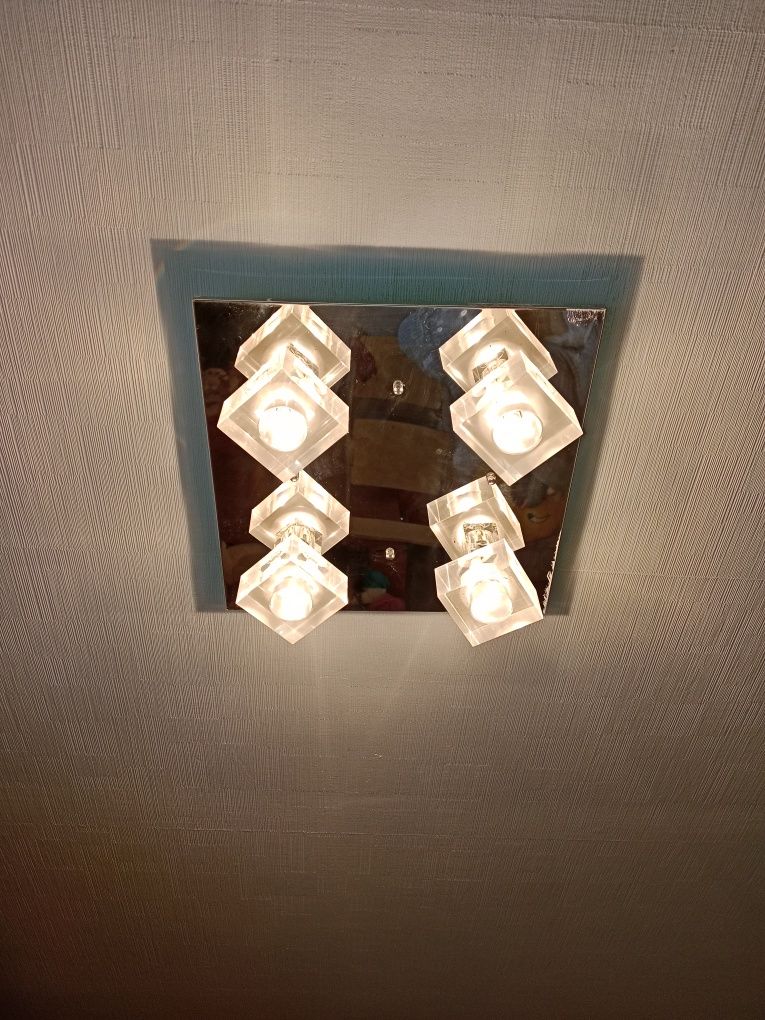 Продам люстру б/у