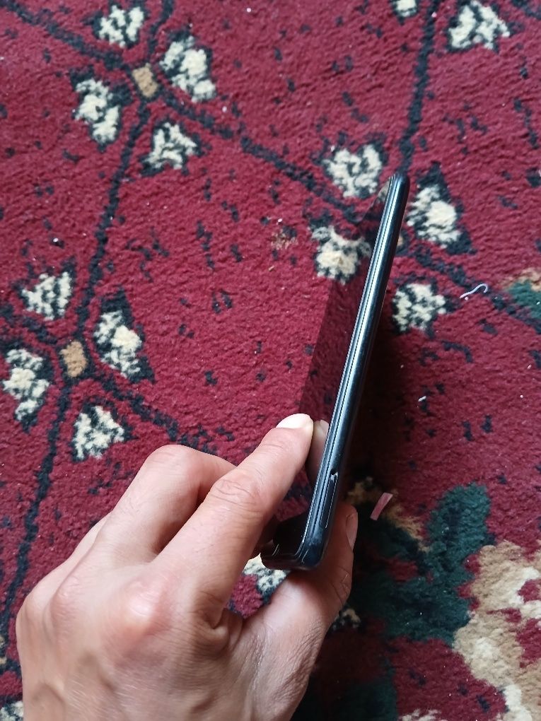 SAmsung telefon yaxshi sastayanasi radnoy