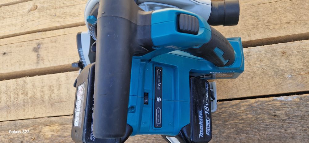 Makita circular cu plonjare pe acumulator