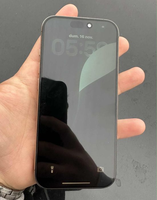 Iphone 16 pro Blocat pe rețea
