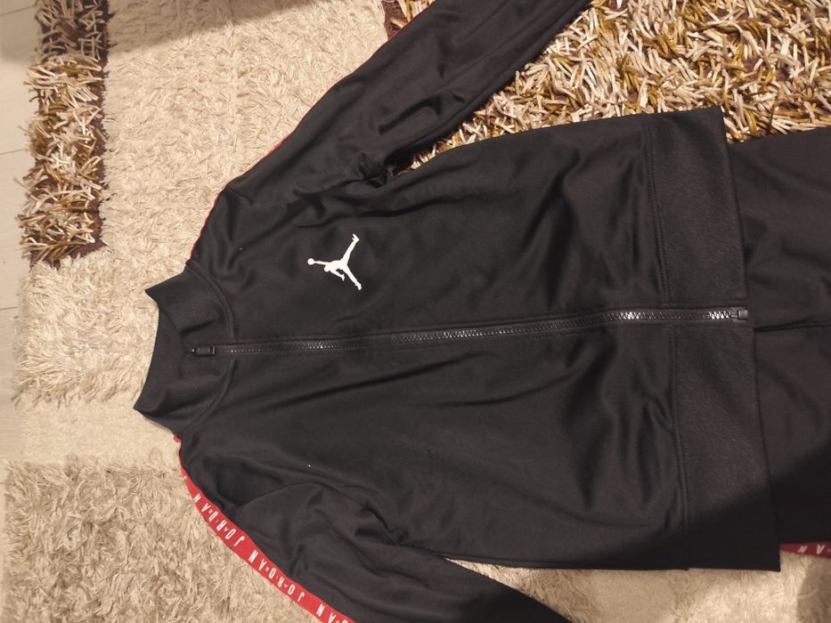 Vând trening Nike Jordan original