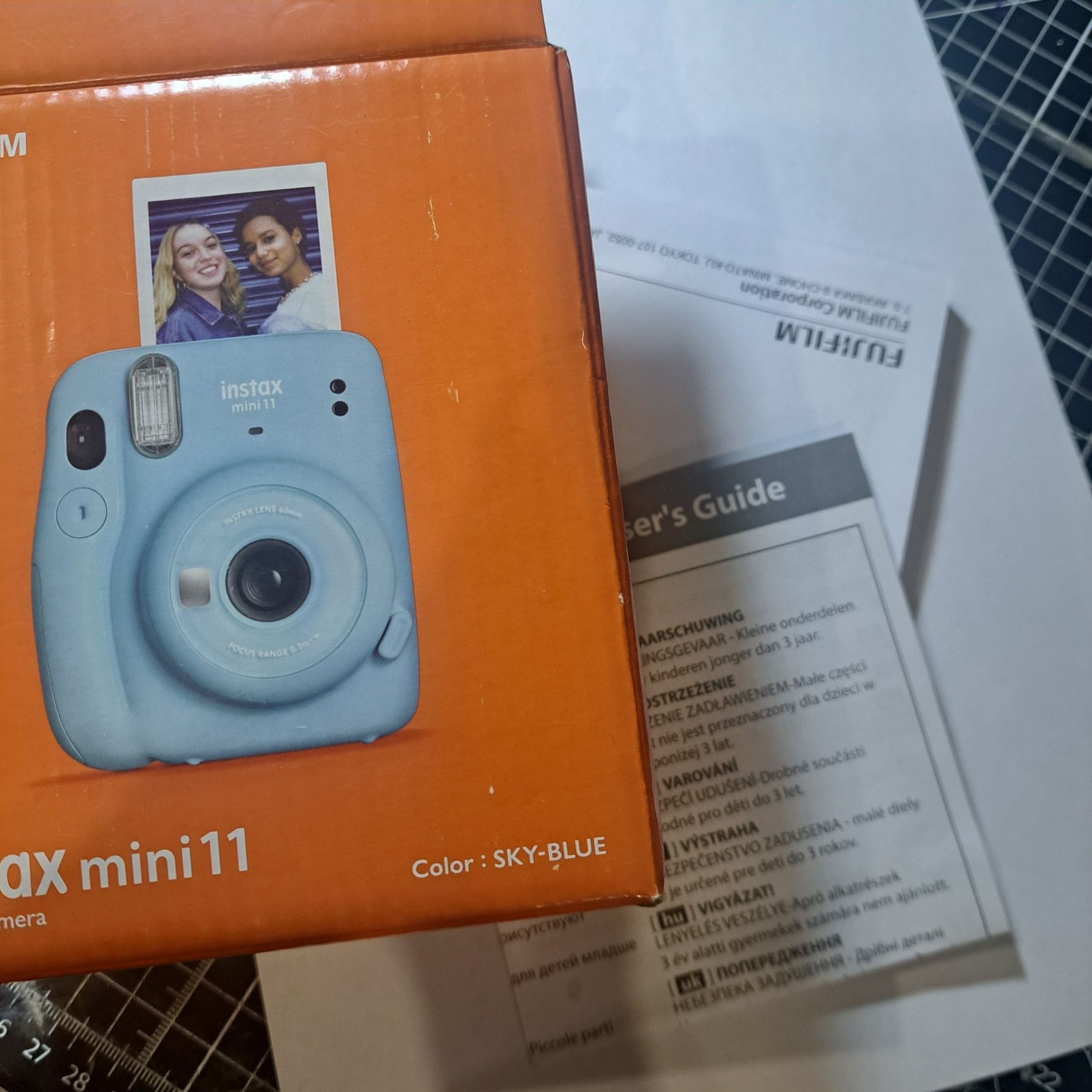 instax mini 11 в голубом цвете