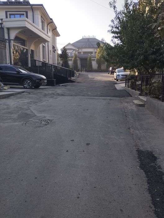 Uy joy sotiladi yer narhida 13.5 soth bolip ham sotiladi