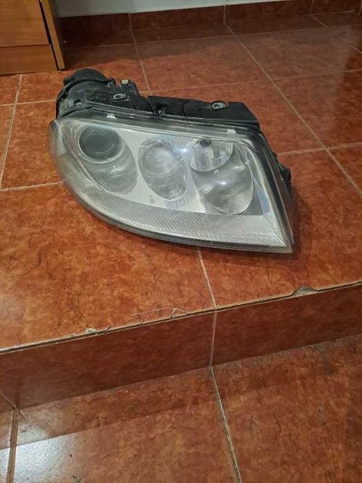 Far dreapta VW Passat B5.5 xenon an 2001-2005