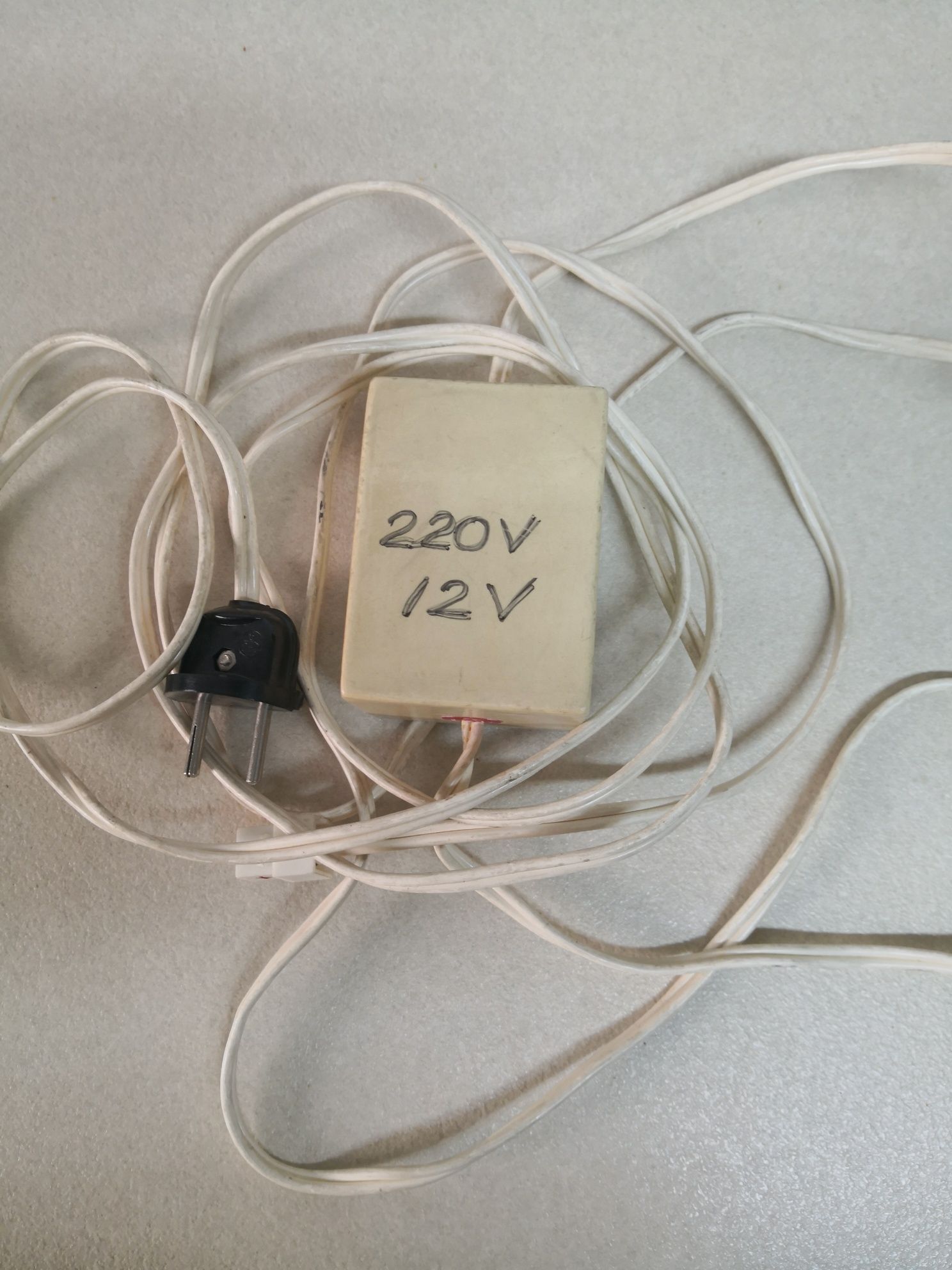 Vând transformator adaptor  220V 4.5v, 220v la 12V