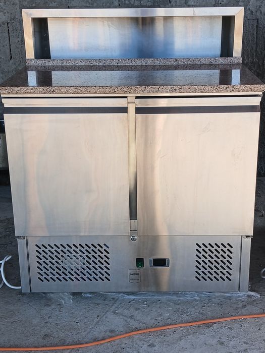 Vând figider fas food 
2 bucăți 
Noi