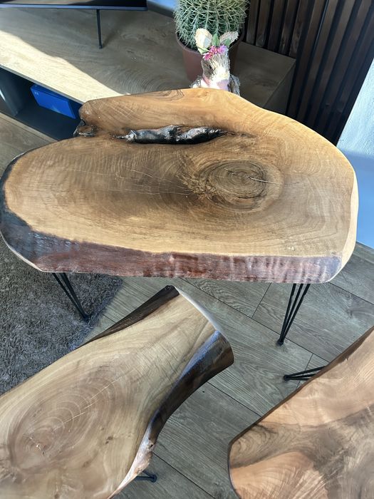 Уникална холна маса от орех, смола и метал