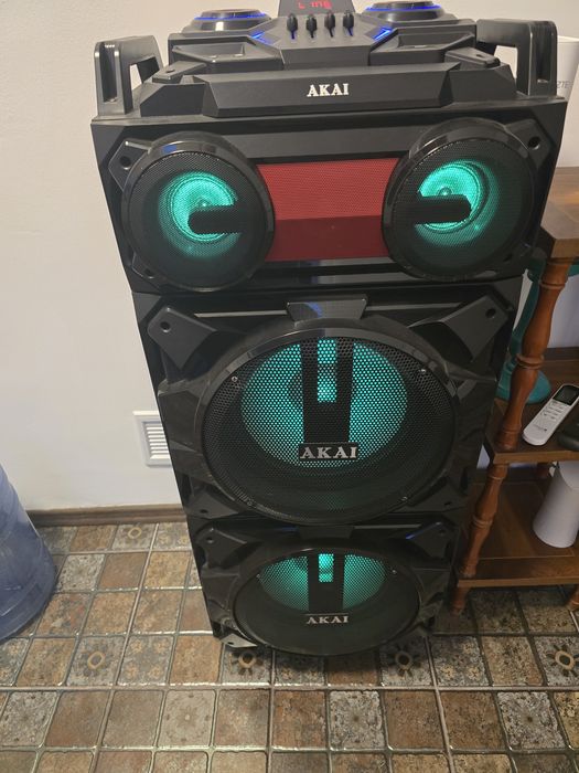 Vand boxa Akai profesional