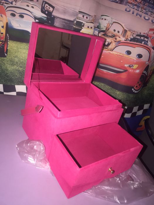 Шкатулка для украшений