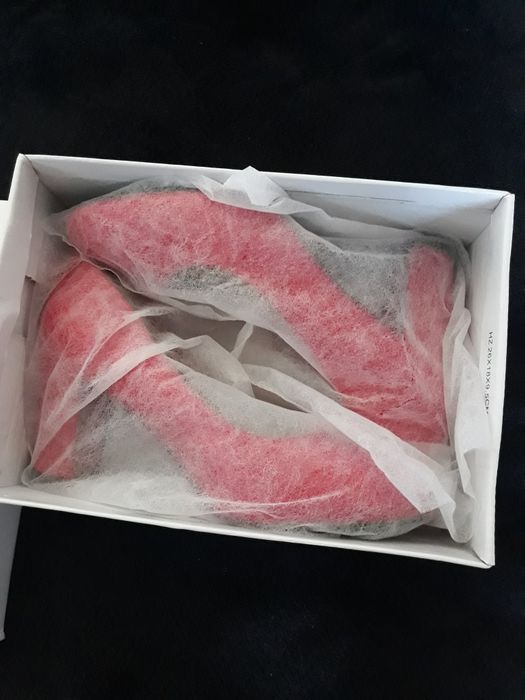 Vand  pantofi noi...nr 38