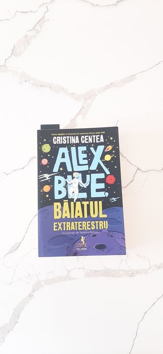 Carte " Alex Blue, baiatul extraterestru"