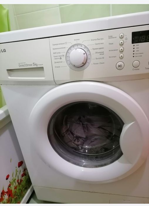Продам машинку автомат LG