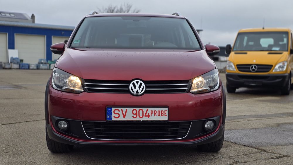 Volkswagen touran cross 2.0 tdi 7 locuri 
2.0.tdi 140.cp
231000km
Euro