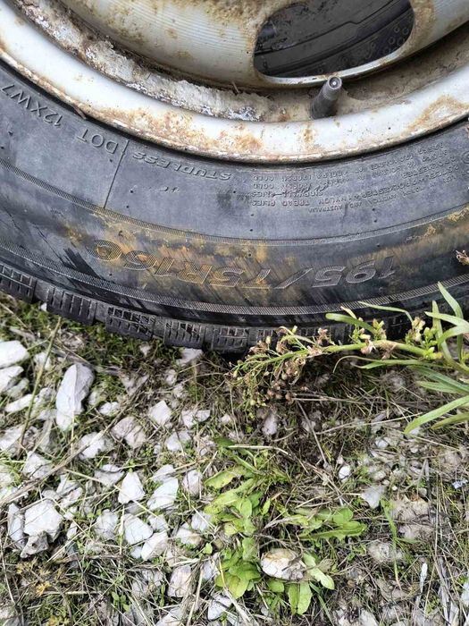 Два броя гуми с джанти 195/75/16С