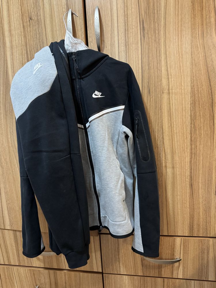 Nike tech fleece xs