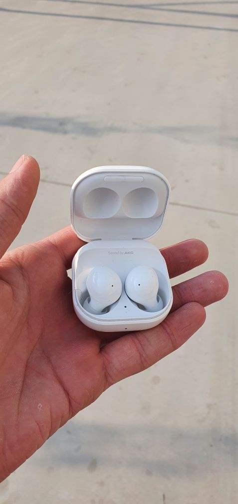 "Samsung"  Galaxy buds2. Orginal quloqchin KAROBKA FULL garantya ham
